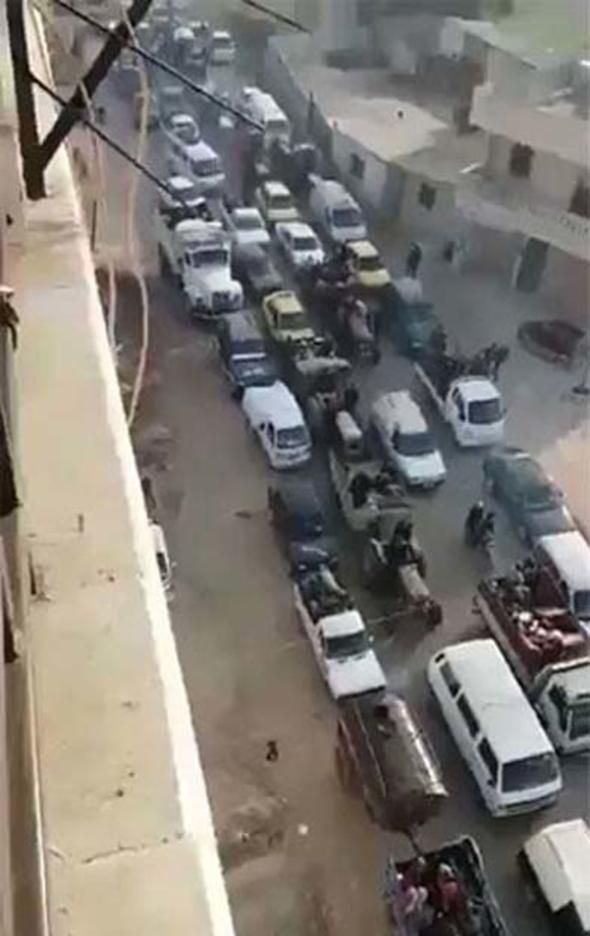 TEL RFAT'A YEN KUVVET: YPG/PKK, Afrin kkenli bir grup mensubunu ise doudaki Um Hu ve Tel Rfat'a yerletirmi durumda. rgt, TSK ve SO'nun ile merkezini alacan hesap ederek, Afrin kkenli kadroyu daha sonra yapaca vur-ka saldrlar iin konulandrd. rgtn kanton yaplanmas altnda igal ettii Afrin'de szde adalet bakan grevi yapan Said smet Gubar, hafta iinde Afrin'i terk etmiti. Szde iileri bakan Hasan Bayram'n kama giriimi ise baarsz olmu, rgt elemanlar tarafndan yakalanmt.