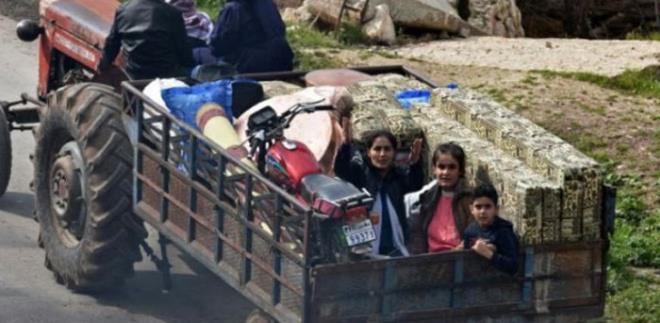 te yandan, baz kontrol noktas ve slerde ise terristler halen bilindik st balaryla grlyor. rgtn, silahl unsurlar kamufle ederek, Zeytin Dal Harekat'nda zerinde oluan baskya gre ya meskun mahalde savatrmas ya da ile merkezinden Bear Esed kontrolndeki alana karmas, oradan Menbi ve Frat Nehri'nin batsndaki sahaya kaydrmas bekleniyor.