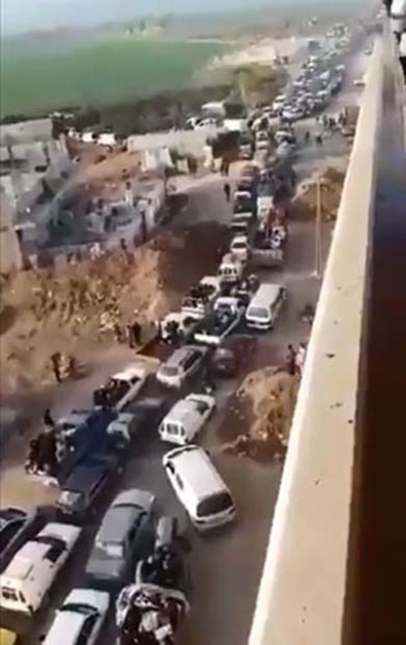 ELEBALARI AFRN DIINA KATI: Kaynaklar, PKK'nn Kandil Da'ndan Afrin'e gelen mensuplar ile elebalarnn ise rejim ve ran destekli glerin kontrolndeki Nubul zerinden k yaptn teyit ediyor. Kandil kkenliler bylece, Zeytin Dal Harekat'nn Afrin'in dousuna ynelerek Halep'e giden yolu kapatma ihtimali nedeniyle nceden kam oldu.