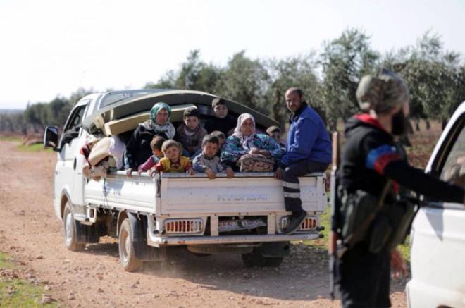 SVL GYNN TALMATI: te yandan TSK ve SO'nun Afrin'e emin admlarla ilerlemesi ile merkezinde rgt yeni taktik araylara soktu. Harekatn balamasndan bir sre sonra belde merkezlerindeki nfusu zorla ile merkezine ynlendiren rgt, sivilleri kalkan olarak kullanmann dnda kendi silahl unsurlarn da halkn arasna kartryor. rgt, terristlere zerlerindeki tek tip giysileri kartarak sivil giyime gemeleri talimatn verdi.