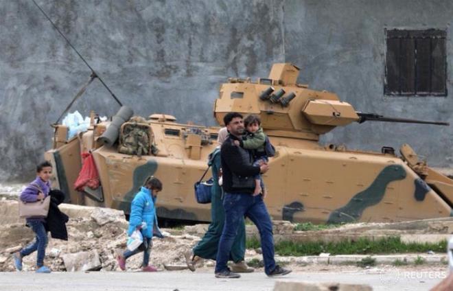 AFRN KENT MERKEZ KUATILDI: Trk Silahl Kuvvetleri (TSK) ve zgr Suriye Ordusu (SO), Afrin ile merkezinin kuatmasn tamamlad ve sivillerin gvenli kn kolaylatracak bir koridor hazrlad. Genelkurmay Bakanlndan yaplan yazl aklamada, "Zeytin Dal Harekat kapsamnda gerekletirilen operasyonlar neticesinde 12 Mart 2018 tarihinden itibaren Afrin kent merkezi kuatld." ifadesi kullanlmt.