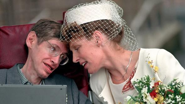 D���n�nde ancak baston yard�m�yla ayakta durabilen Stephen'�n en b�y�k destek�isi Jane Wilde olacakt�. 1960'lar�n sonlar�na do�ru kol ve bacak kaslar� onu ayakta tutamayacak duruma gelmi�ti. Zorla da olsa Stephen'� tekerlekli sandalye kullanmaya ikna ettiler. 1967'de Robert ad�n� verdikleri bir erkek, 1970'de de Lucy ismini koyduklar� bir k�zlar� oldu. Hawking, 1979 y�l�nda bir kez daha baba oldu.