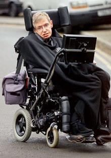 B�ylece herhangi bir kelimeyi s�ylemek istedi�inde ekrana yazabilmektedir. Sa�l�kl� insanlar�n konu�malar�nda kulland��� kelime say�s� da 2500 civar�ndad�r. Dolay�s�yla Hawking, duygular�n� ifade etmede kelime s�k�nt�s� �ekmemektedir.