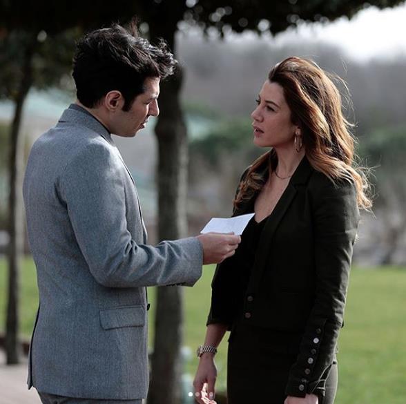 Sosyal medyada diziyi izleyenlerin yazdklar mesajlar, uyarlar, dizinin skc olmaya balad ile ilgili pek ok yorum yaplrken, baz evrelerden de eletiriler gelmeye devam ediyor.