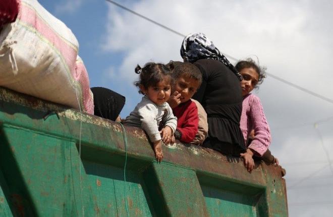 2017'de okul, eitim tesisleri ve eitmenleri hedef alan toplam 67 saldr kayt altna alnd. 7 bin 400' akn okul, askeri atmalar nedeniyle yok edildi, zarar grd veya ilev grmez ya da eriilmez hale geldi. Suriye'de u anda eitim alannda 180 bin kiilik istihdam a bulunuyor. 2017'de hastane ve salk tesislerineyse toplam 108 kaytl saldr dzenlendi.