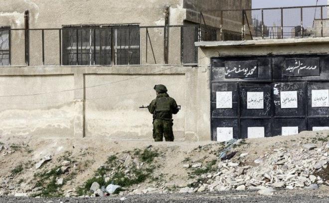  ay sonra ABD'nin ban ektii uluslararas koalisyon DAE'e ynelik hava saldrlarna balad. Savan seyrini deitiren gelime ise 2015 Eyll aynda yaand.