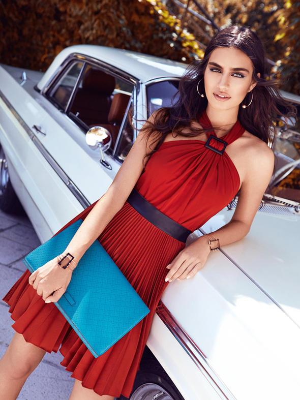 Amine Gle, 30 Nisan 1993'de svire'de dnyaya gzlerini at. Gle'nin burcu da Boa.