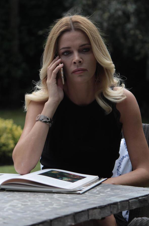 Begm Ktk Yaarolu, 27 Austos 1980'de zmir'de dnyaya geldi. Gzel oyuncu Baak burcu.