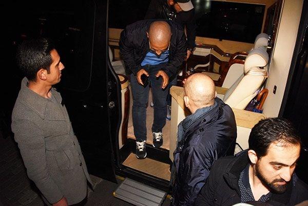 Kitap etkinlikleri ve derbi iin Trkiye'ye gelen Fenerbahe'nin efsane isimlerinden Alex de Souza, soluu Nusret'te alarak yemek ziyafeti yapt.