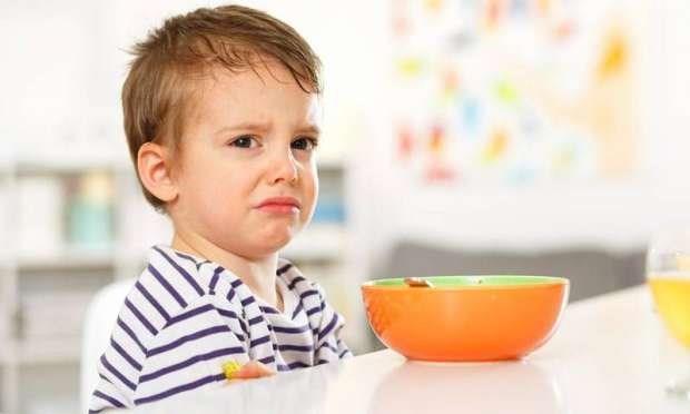 Yemek konusunda srarc olunmamal, yiyecekler dl olarak kullanlmamaldr. ocuun yemeini kendi kendine yemesi desteklenmelidir.