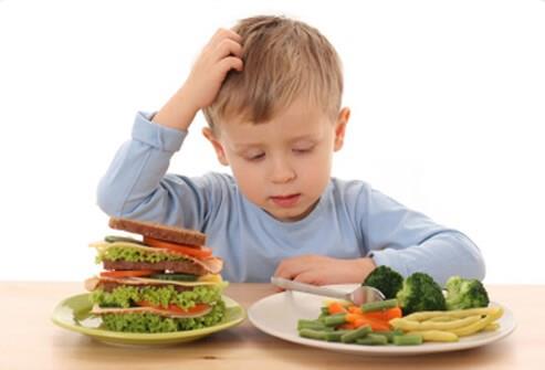 Sebzeleri deiik formlarda hazrlayabilirsiniz. Bir nde sulu yemek iinde verilen sebzeleri, sonraki nlerde etin yannda garnitr olarak yedirebilirsiniz.