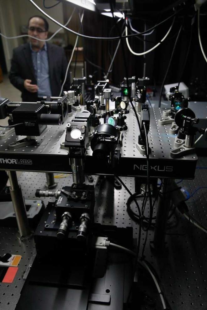 Bu sayede retilen anahtarlarn bakas tarafndan tahmin edilebilmesi ya da ele geirilerek kullanlmas imkansz hale geliyor. Ayrca nc kiinin araya girmesini tespit etmemizi salayan bir teknoloji. Bylece gerektiinde iletiim kesilebiliyor." diye konutu.