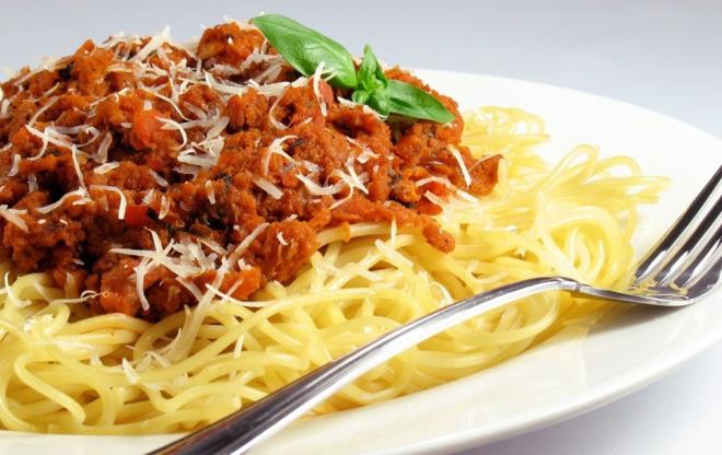 Tabak tabak yemek yemeyin  Zayflamann kalc olmasn istiyorsanz yemek yerken porsiyon kontrolne dikkat etmeniz gerekiyor. Bu nedenle sizin iin belirlenen porsiyonlar tabaklarnza hazrlayn. Zayflamak istiyorsanz, ekmei masaya ekmek sepeti ile yemei de servis tabaklaryla getirmeyin.