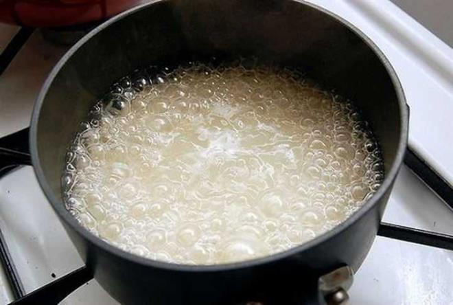 Pilav yaparken pirinlerin pitii srede 'bacillus cereus' mikrobu lmeyebiliyor.