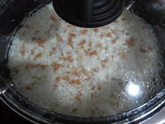 Piirme srasnda lmeyen bakteri, pilav oda scaklnda beklettiiniz takdirde gelimeye ve remeye balyor.