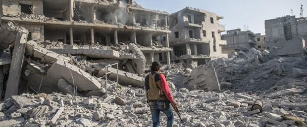 Zeytin Dal Harekat kapsamnda terr rgt YPG/PKK'dan temizlenen Afrin ile merkezindeki 4 katl binada meydana gelen patlamada 7 sivil ile 4 SO mensubu yaamn yitirdi.