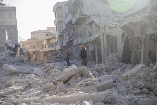 Terristlerin birok evi bu ekilde tuzakladklarna dikkati eken Fuad, "Onlardan olmayan insanlarn evlerine bomba ve mayn demiler. Gittiler diye seviniyorduk ama giderken bizi rahat brakmadlar. Yeenlerimin ailesi ok kt durumda, ne yapacamz bilemiyoruz. Cesetleri dahi alamyoruz" ifadelerini kulland.