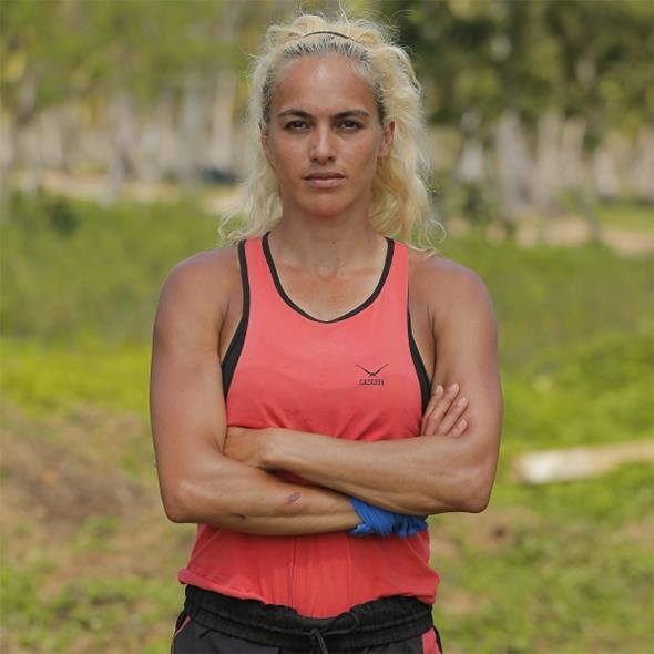 Survivor 2018 eleme aday Birsen Bekgz kimdir? Almanya'nn Berlin ehrinde hayata gzlerini aan ancak aslen Ankaral olan Birsen Bekgz, 18 Ekim 1980 tarihinde dodu. Enka&#8217;nn ksa mesafe koucularndan olan Birsen Bekgz, lisansn Kbrs&#8217;ta bulunan Dou Akdeniz niversitesi&#8217;nde tamamlad. Trkiye'nin milli koucularndan biri olan Birsen Bekgz,  Trkiye rekorunun sahibi. Kariyeri boyunca birok kez Trkiye ampiyonluu yaayan Birsen Bekgz, 200 metrede 2004 ve 2005; 400 metre engellide 2004, 2006, 2010 ve 2013 yllarnda zirvede yer alan isim oldu. 2004 ylnda Cezmi Or Kupas'nda 400 metre engellide altn madalya kazanan Birsen Bekgz, spanya'nn Almeria kentinde 2005 ylnda dzenlenen Akdeniz Oyunlar'nda 200 metre, 400 metre engelli, 4x100 metre bayrak kousu ve 4x400 metre bayrak kousu dallarnda yart.