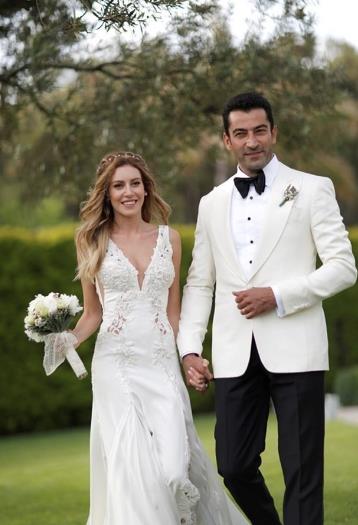 Mehmed Bir Cihan Fatihi dizisiyle ekranlara geri dnmeye hazrlanan Kenan mirzalolu ve ei Sinem Kobal, getiimiz hafta yaadklar bir olayla hretin her kapy aamayacan tecrbe etti.