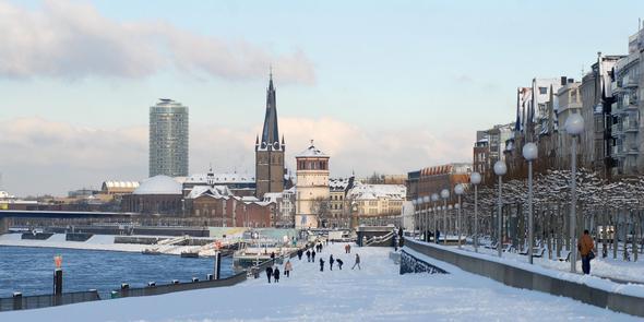 Погода дюссельдорф на 10 дней. Германия город Дюссельдорф зима. Düsseldorf зимой. Dusseldorf город зимой. Фото Дюссельдорфа Германия зимой.