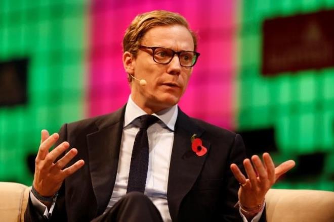Facebook'ta ok sayda hesaba eriim salayarak veri ihlalinde bulunduu ne srlen veri analiz irket Cambridge Analytica'nn CEO'su Nix'e grevden el ektirildi.