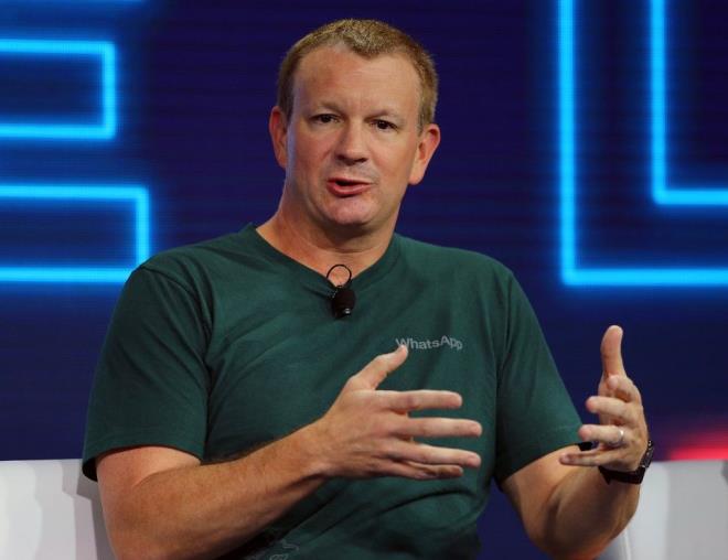 Yaanan bu krizin ardndan sosyal medyada 'Facebook'u silin' kampanyas start ald. Bu kampanyaya Facebook'un bnyesinde bulunan WhatsApp'n kurucusundan da destek geldi.    WhatsApp&#8217;n kurucusu Brian Acton, sosyal medyadaki 'Delete Facebook' (FacebooK'u silin) kampanyasna destek verdi. Sosyal medya devi Facebook, 2014 ylnda popler mesajlama uygulamas WhatsApp' 19 milyar dolar karlnda satn almt.