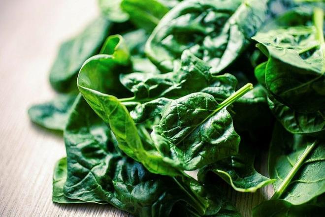 4. Ispanak: En yararl sebzelerden biri olan spanak sadece vitaminler asndan zengin deil ayrca byk miktarda folik asit ieriyor.