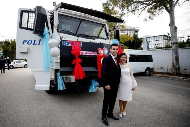 Trel, nikahtan nce yapt konumada, bugne kadar ok nikah kydn belirterek, "Hi TOMA ile gelen gelin damadn nikahn kymamtm." dedi ve polis iftten 3 ocuk sz ald.