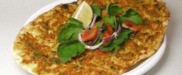 Et ve et rnlerinde de laboratuvar tahlilleri sonucunda taklit ve tai yapld kesinleen, sucuk, kfte, kebap, sulu kfte, karnyark, kymal brek, lahmacun, pide harc ve dner rnlerinin aralarnda bulunduu 70 parti rne ait bilgiler aklanrken, iinde krmz et olduu belirtilen rnlerin ounda kanatl eti tespit edildii, zellikle pide ve yemek harlarnda sakatat, deri, ba eti gibi tailere rastland ifade edildi.