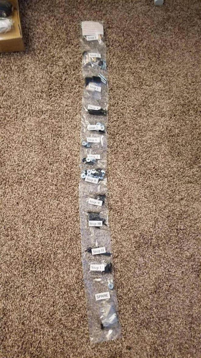 Mobilya kurulumunda kullanlacak aletleri srasyla gnderen firma