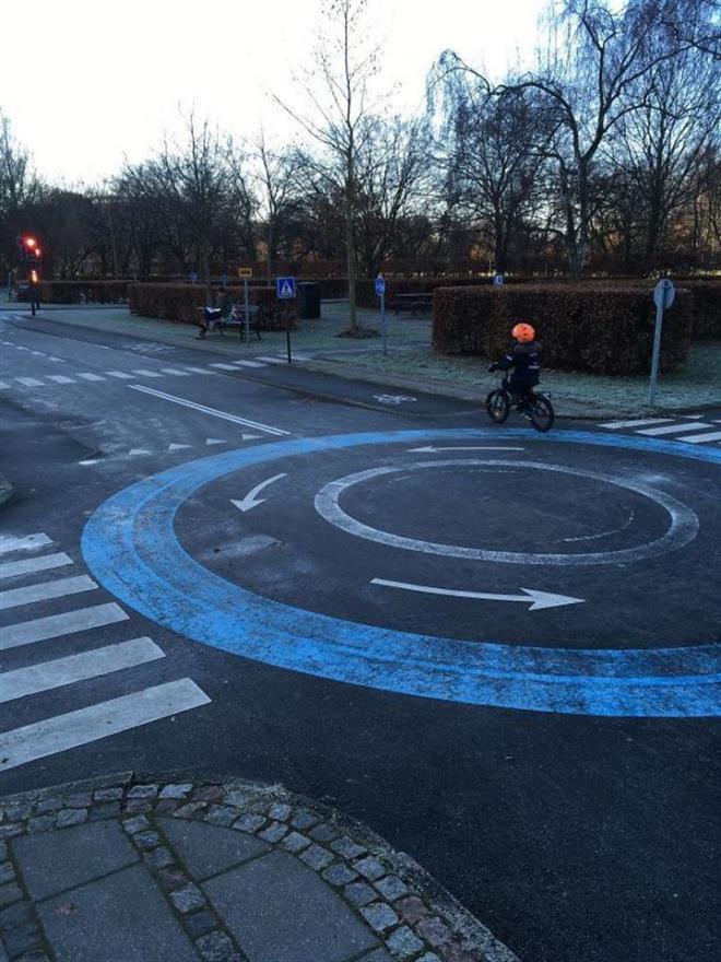ocuklara trafik kurallarn reten bisiklet park