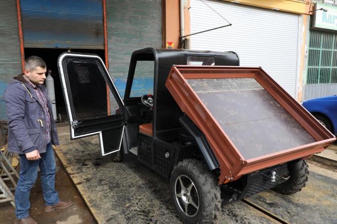 afak, 3 yllk alma sonunda eitli aralarn paralarn birletirerek otomatik vitesli UTV yapt.