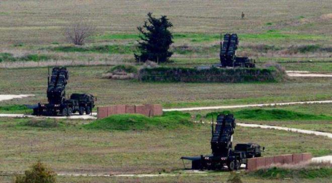 Patriot:<p>    Balistik fzeleri vurma menzili:  <45 km