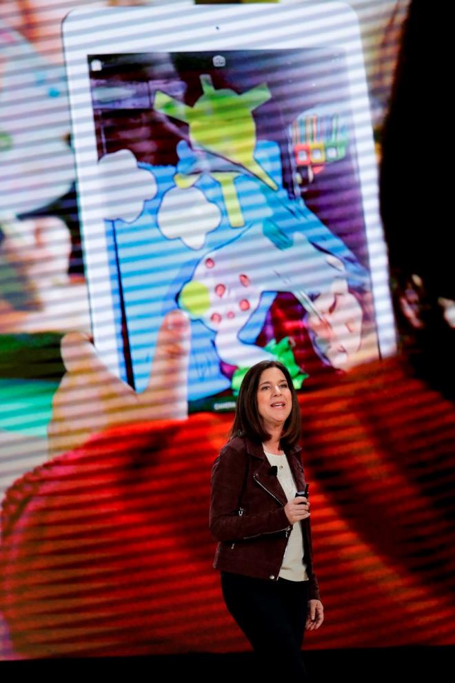 Yeni iPad 64 bit masast snf mimariye sahip, Apple tasarm A10 Fusion iple birlikte gelmesi sayesinde, multitasking ve grafiklerin youn olarak kullanld uygulamalar iin yzde 40 daha hzl CPU ve yzde 50 daha hzl grafik performans salyor.