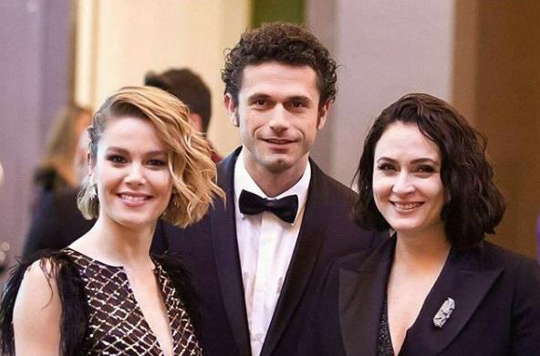 Konusu herkesin dikkatini eken dizinin, ilk blm reytinglerinin beklenenin ok altnda kalmas herkesi ok artmt. kinci blmden daha mitli olan izleyenler istediini bulmasna ramen reytingler yine beklenenin ok altnda kald.