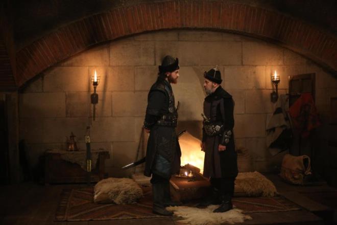 SADETTN KPEK NASIL LD?    Sultan Keyhsrev burada verdii bir ziyafet sonrasnda Hsamettin Karaca'nn yardmyla Sadeddin Kpek'i 1239 ylnda ldrtt. Cesedi demir bir kafes ierisine konulup kale duvarna aslarak tehir edildi.