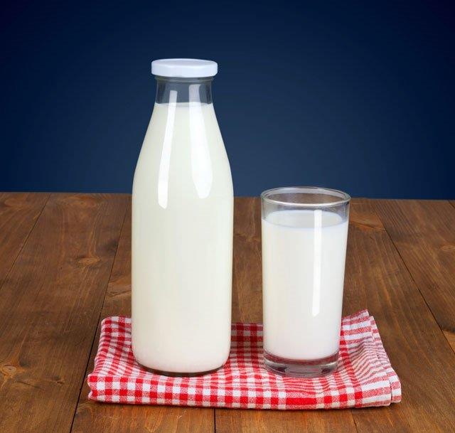 ST    St retimini stle destekleyebilirsiniz. eriindeki D ve B vitamini, protein ve gerekli besleyicilerle bebein geliiminde nemlidir. Emzirirken kaybettiiniz kalsiyumu stteki kalsiyumla tamamlayabilirsiniz. Ayn zamanda vcuttaki su kaybn da nler. Gnde 2 bardak st imeye zen gsterin.