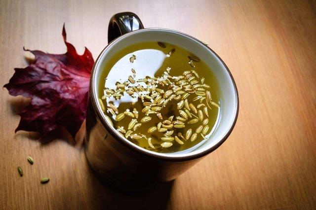 REZEVE      St retimine ve sindirime katkda bulunur. Karn arsn nler. Bir iki kak rezene tohumunu 4 bardak suda 5 dakika beklettikten sonra kaynatn. Szp gn boyunca iebilirsiniz. Dilerseniz yemeklerden sonra 1 ay ka rezene tohumu ineyebilirsiniz.