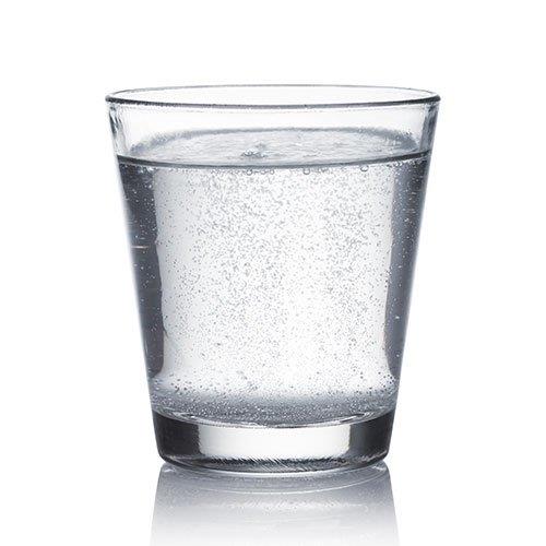 CLDN PARLAKLIINI ARTTIRIR    Mineral su, cilt dostu silisyum paracklarnn taze bir kaynadr. Silisyum, gzel bir cildin doal srrdr. nsan derisinde kollajen retimini tetikler. Artan kallojen oluumu, krklklarn, koyu renk lekelerin azalmasna yol aar ve cilde parlak bir grnm verir.