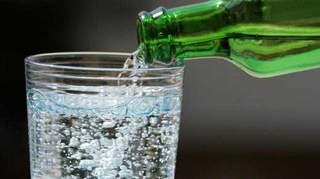 KAS GELMNE KATKI SALAR    maden suyu magnezyum ve potasyum gibi farkl minerallerin bir karmdr. Bu mineraller, insan kaslarnn dzgn bymesi ve ileyii iin gereklidir. Fiziksel hareketleri kolaylatrrken, kas kaslmalarn nler.