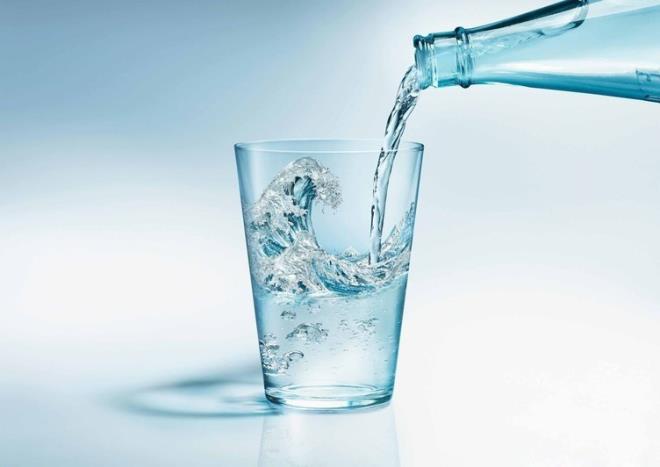 KAN BASINCINI DENGELER    magnezyum ve kalsiyum kayna olan maden suyu, kan basncnda dalgalanma sorunu yaayan insanlar iin bir nimettir. Her iki mineral de insan beyninin ve vcudun elektrolitik prosesine aktif ekilde katlr. Bu elektrolitik denge, insanlardaki kan basncnn korunmas iin ok nemlidir.