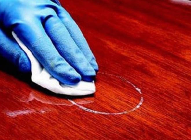 Ahap mobilyalarnzdaki su lekeleri yada daha zorlu lekeleri di macunuyla ovalayarak giderebilirsiniz.