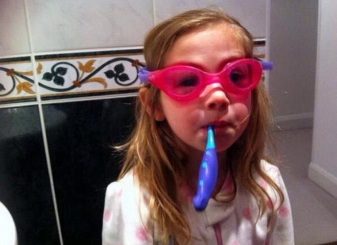 Buulanma yapan deniz veya i gzlklerinizi nceden di macunuyla temizleyip durularsanz gzlnz buulanmaz.