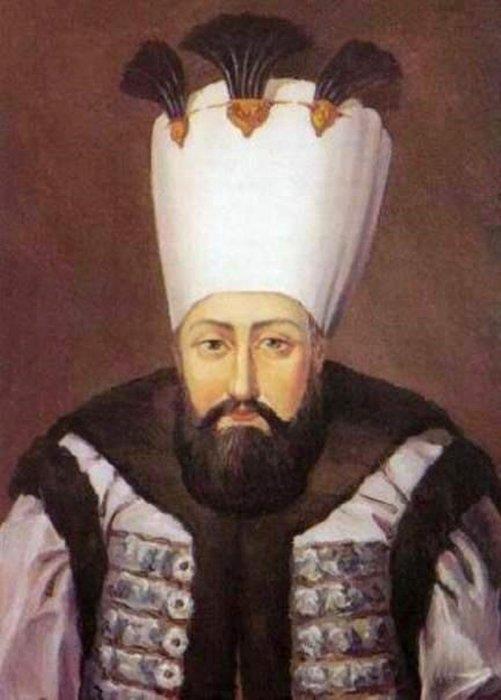 I. Mahmud<br>    Satran oynamaktan keyif alan I. Mahmud, Lale Devri'nin etkisinden midir bilinmez lale yetitirmeye meraklyd.