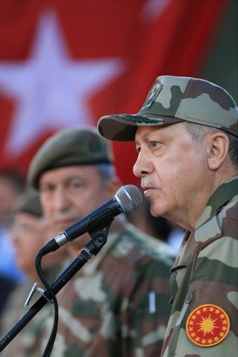 ETKSZ HALE GETRLEN TERRST SAYISINI AIKLADI    Cumhurbakan Erdoan, Zeytin Dal Harekat'nda son olarak 3852 terristin etkisiz hale getirildiini belirterek, yle devam etti:"Onlar kaacak, biz kovalayacaz. nlerine giriyoruz. 68 terrist Irak'n kuzeyinde etkisiz hale getirildi, bir hafta iinde Amanoslar'da 17 terrist etkisiz hale getirildi. Yurtiinde 14 terrist etkisiz hale getirildi. Allah'n izniyle her gn bir ncekinden daha gl hale gelerek ilerleyeceiz.