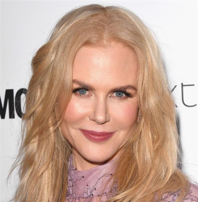 Nicole Kidman  -  Kendisi kelebekleri ok seviyor ve uur getirdiine inanyor ancak onlardan ok korkuyor...