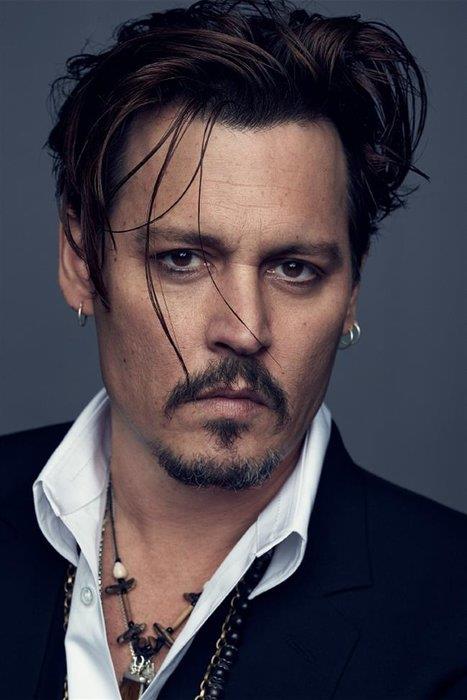 Johnny Deep  -  53 yandaki nl yldzn palyaolarla aras pek iyi deil. yle ki Deep yapay ve ani hareketlerde bulunan eylerden ok korkuyor.