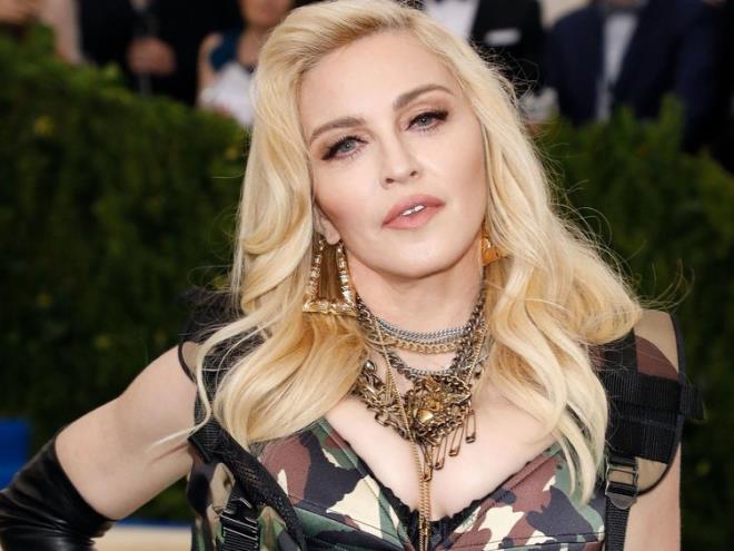 nl star Madonna gk grlts ve yldrmdan korkuyor. Yldzn en ilgin korkusu ise DNA's. DNA'snn alnmasndan korkan Madonna, yannda bir sterilizasyon ekibiyle dolat biliniyor.