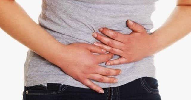 MDE BAIRSAK HASTALIKLARI: Mide-barsak sistemine ait hastalklardan zellikle gastrit ve refl ikayetleri bahar mevsimiyle birlikte art gsteriyor. Bu dnemde baz virslere bal ishal vakalarna da sk rastlanyor. Stres ve beslenme deiiklikleri ile birlikte barsak dzensizlikleri de ortaya kabiliyor.  Korunma yollar: Dikkatli bir diyetle bir yandan kn aldnz fazla kilolar verirken, dier yandan mide barsak ikayetlerini de azaltabilirsiniz. Bol su imek, sebze meyveleri bol suyla ykamak ve darda iyi temizlendiinden emin olmadnz yerlerde yeillik ve i sebze tketmemeniz nemli.