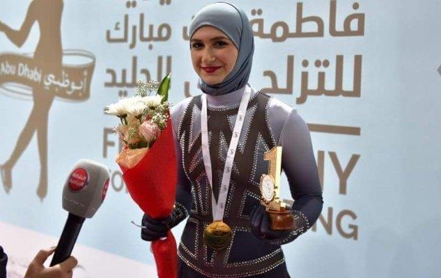 lkesindeki muhafazakar kesimin tepkilerine ramen ok sevdii bu sporu yapmaktan vazgemeyen Lari bartsyle uluslararas dzeyde buz pateni sporu yapan ilk kadn olarak da tarihe geti.